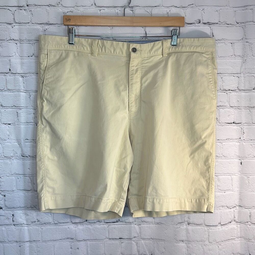 Tommy Bahama Relax Men’s Pale Yellow Bermuda Shorts size 42